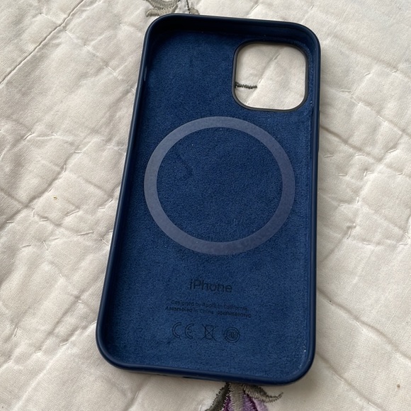 iPhone 12 Mini Deep Navy Silicone case with MagSafe - Picture 2 of 7